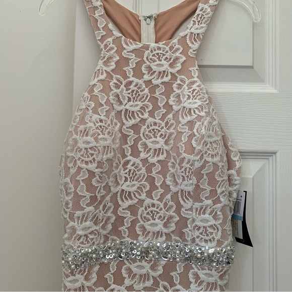 PROM? 😍 NWT White Floral Lace Halter Gown Beaded Belt Juniors 5 Nude Lining - Picture 5 of 16